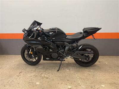 2025 Yamaha YZF-R7   - Photo 2 - Las Vegas, NV 89146