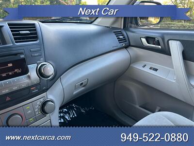 2012 Toyota Highlander  With Back up Camera & Third Row Seating - Photo 14 - Irvine, CA 92614