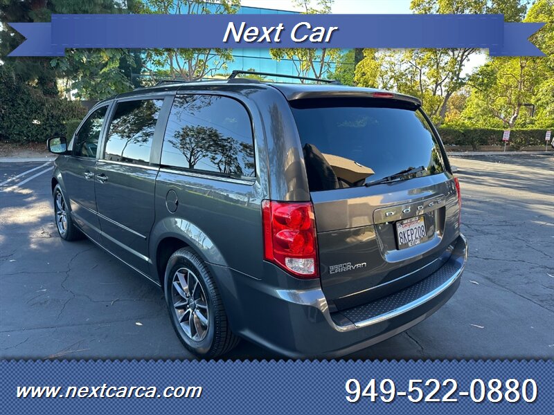 2017 Dodge Grand Caravan SXT photo 4