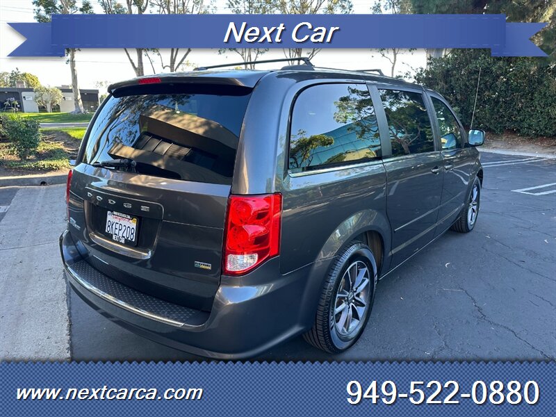 2017 Dodge Grand Caravan SXT photo 2
