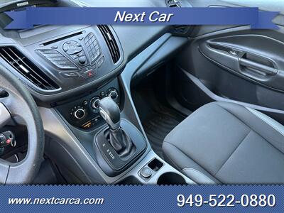 2015 Ford Escape S  2WD  Low Mileage & With Back up Camera - Photo 13 - Irvine, CA 92614