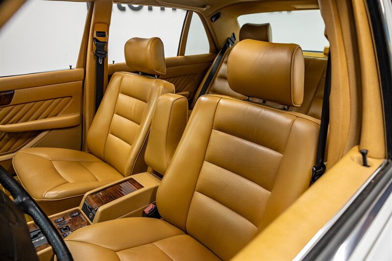 1990 Mercedes-Benz 560 SEL  