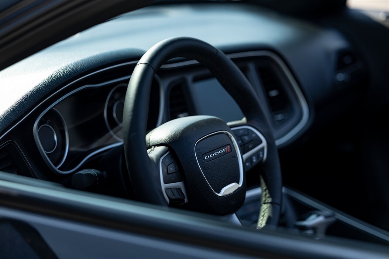 2015 Dodge Challenger R/T Plus - Photo 12 - Springfield, MO 65802