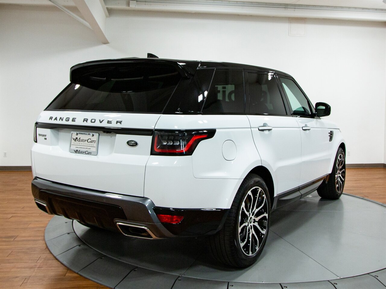 range rover sport 2022 white with black roof