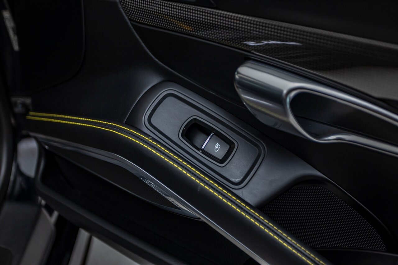 2017 Porsche 911 Turbo S   - Photo 32 - Springfield, MO 65802