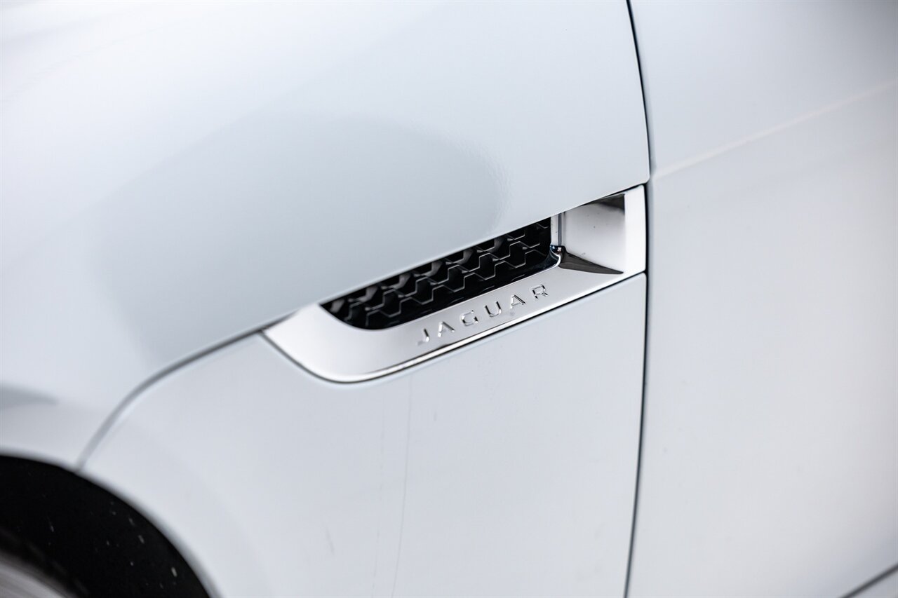 2016 Jaguar F-TYPE R   - Photo 10 - Springfield, MO 65802