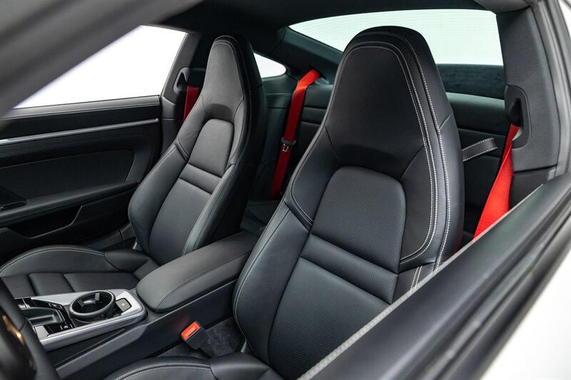 2020 Porsche 911 Carrera  