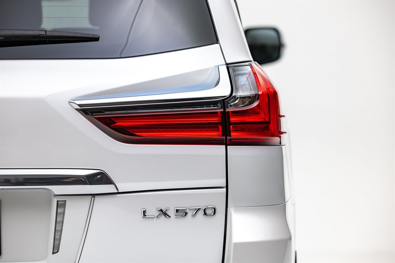 2021 Lexus LX 570 Two-Row   - Photo 19 - Springfield, MO 65802