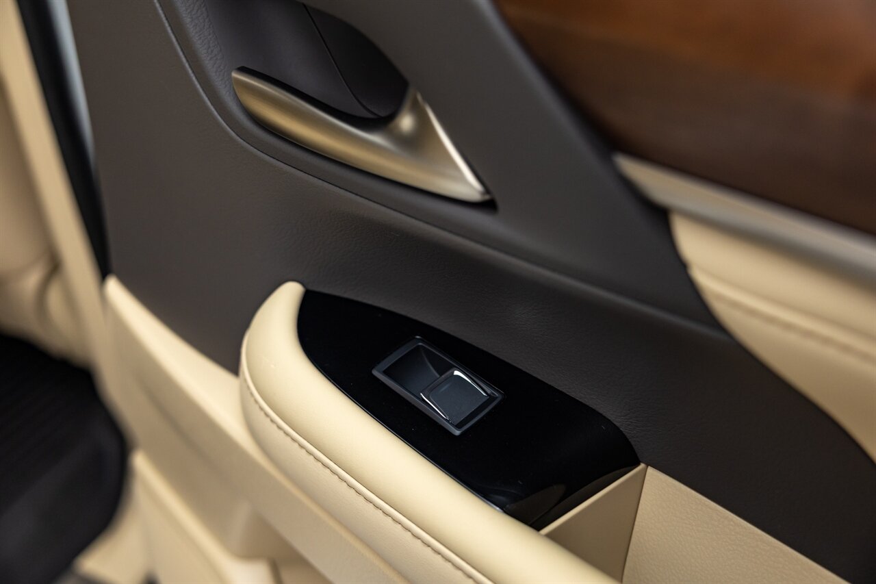 2021 Lexus LX 570 Two-Row   - Photo 38 - Springfield, MO 65802