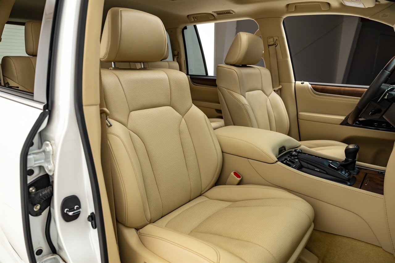 2021 Lexus LX 570 Two-Row   - Photo 26 - Springfield, MO 65802