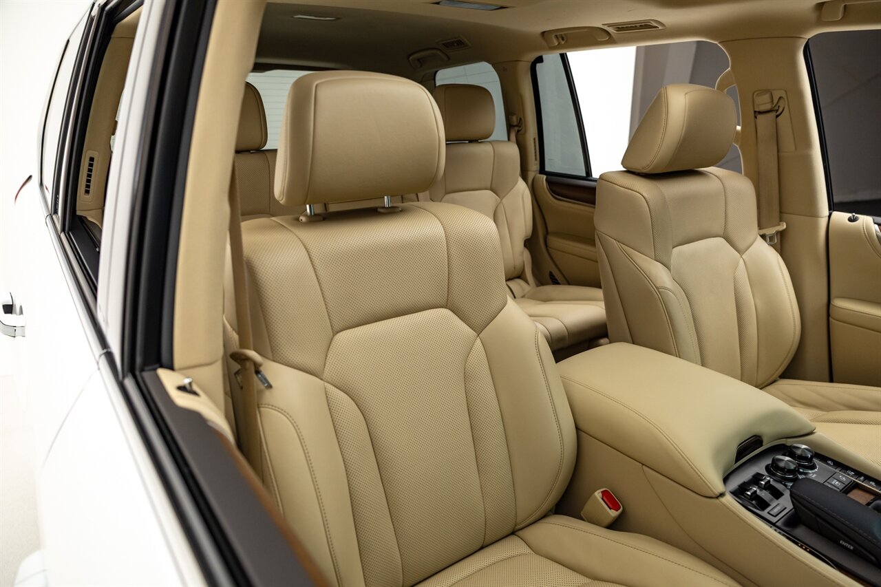 2021 Lexus LX 570 Two-Row   - Photo 25 - Springfield, MO 65802