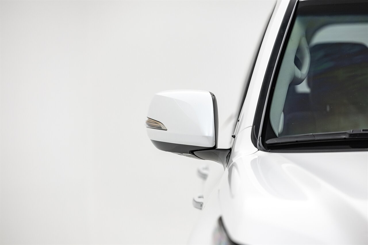 2021 Lexus LX 570 Two-Row   - Photo 5 - Springfield, MO 65802