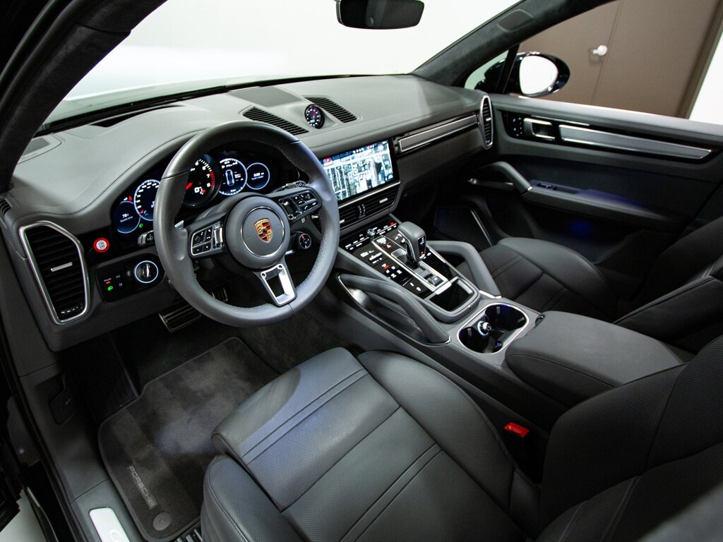 2020 Porsche Cayenne Turbo   - Photo 2 - Springfield, MO 65802