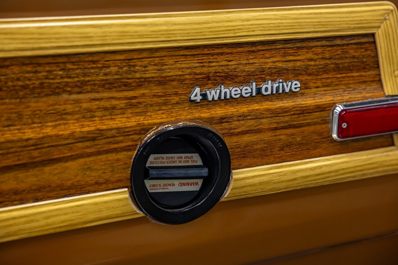 1986 Jeep Grand Wagoneer   - Photo 20 - Springfield, MO 65802
