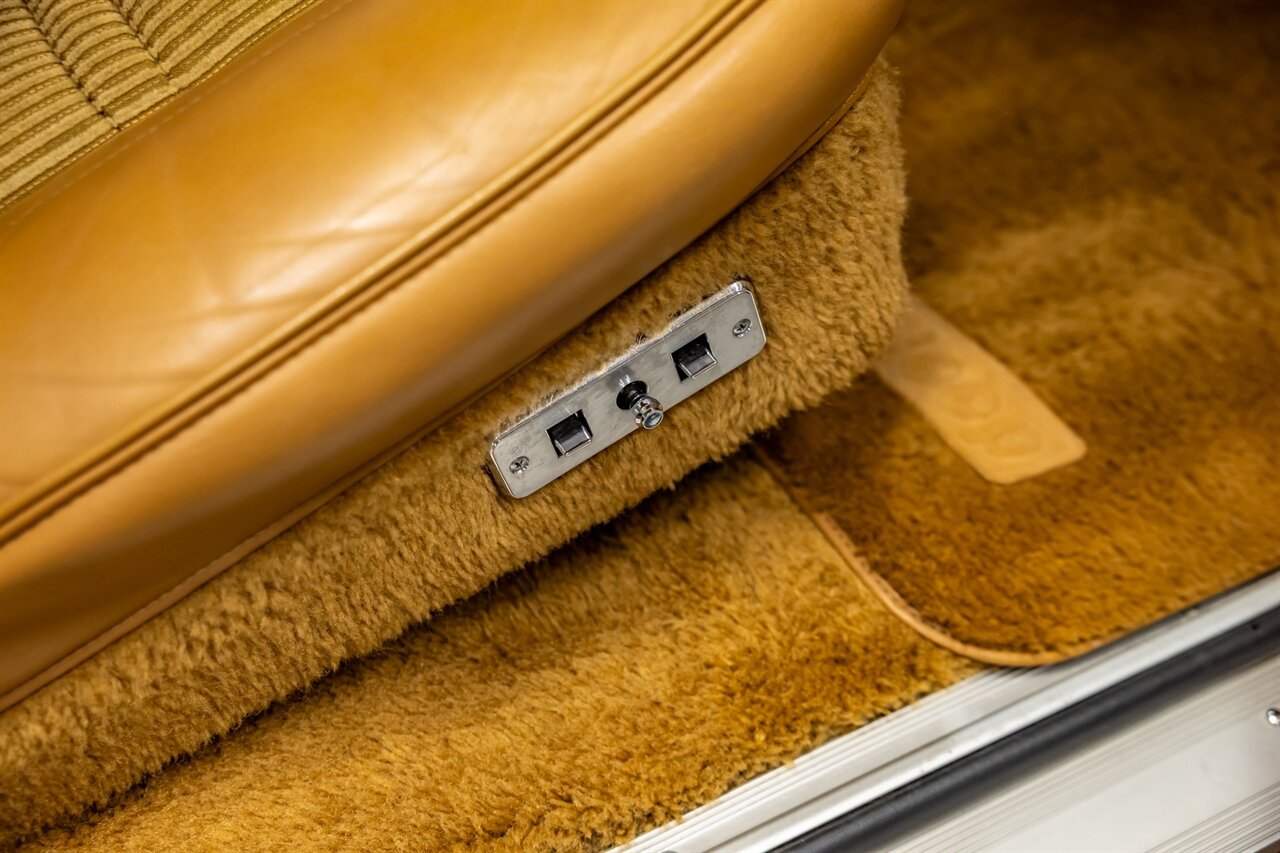 1986 Jeep Grand Wagoneer   - Photo 57 - Springfield, MO 65802