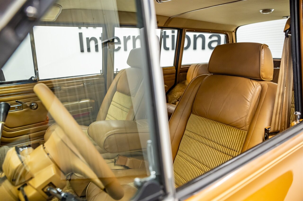 1986 Jeep Grand Wagoneer   - Photo 2 - Springfield, MO 65802