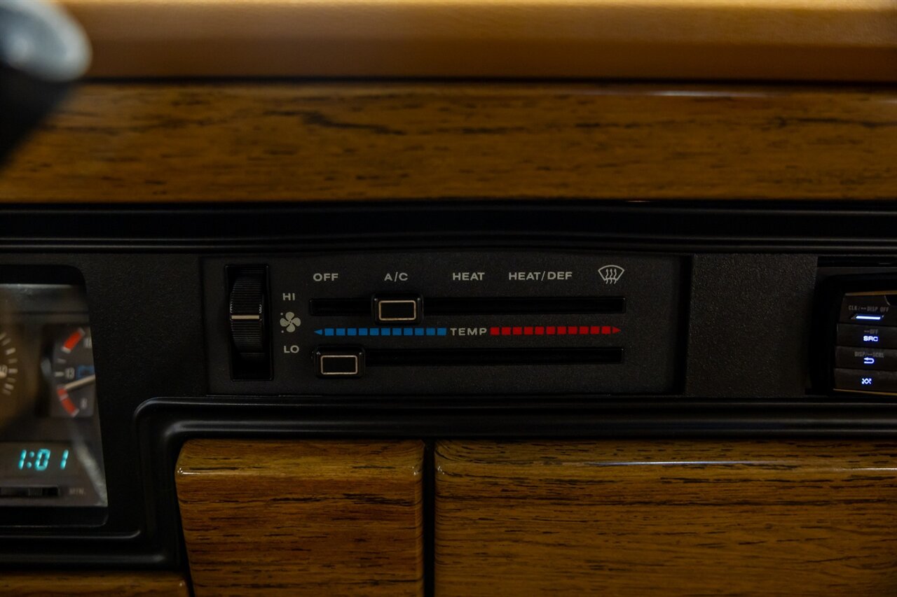 1986 Jeep Grand Wagoneer   - Photo 66 - Springfield, MO 65802