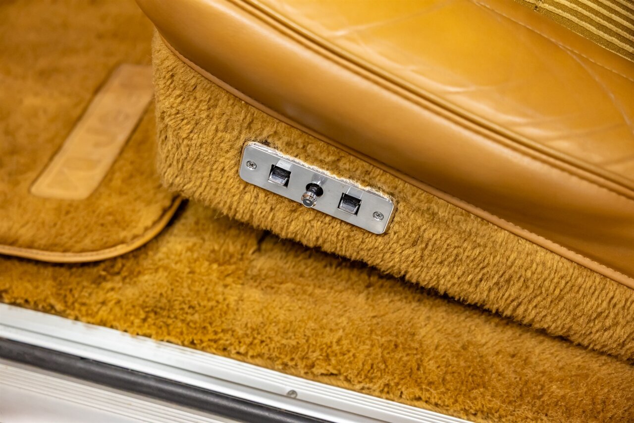 1986 Jeep Grand Wagoneer   - Photo 38 - Springfield, MO 65802