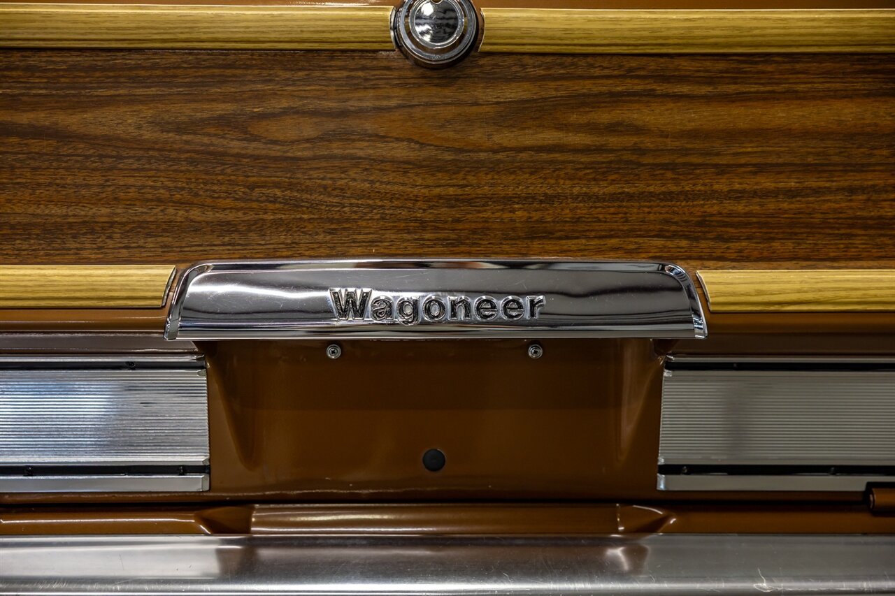 1986 Jeep Grand Wagoneer   - Photo 23 - Springfield, MO 65802