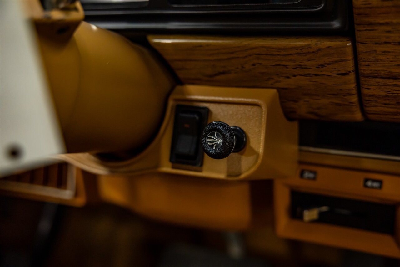 1986 Jeep Grand Wagoneer   - Photo 70 - Springfield, MO 65802