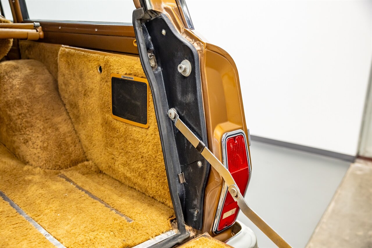 1986 Jeep Grand Wagoneer   - Photo 29 - Springfield, MO 65802