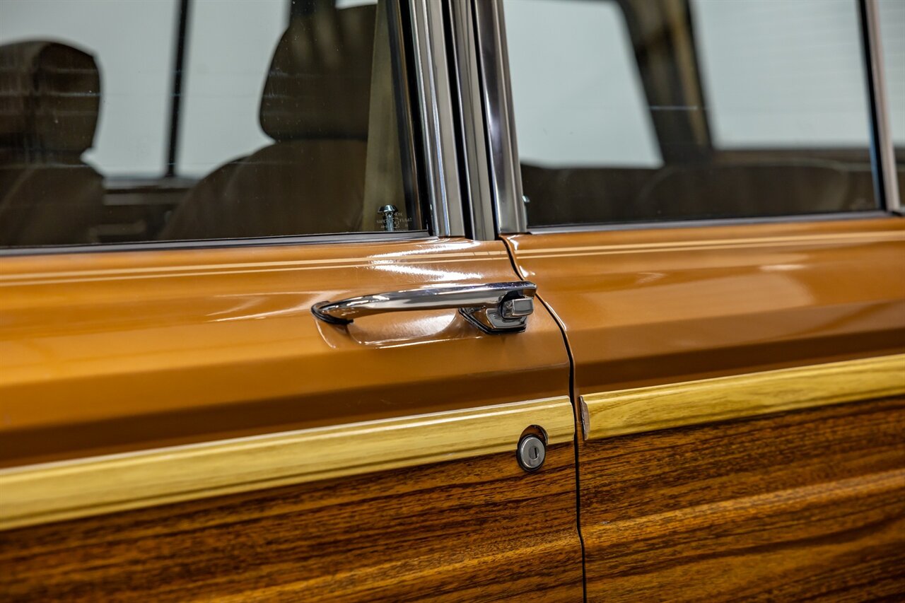 1986 Jeep Grand Wagoneer   - Photo 17 - Springfield, MO 65802