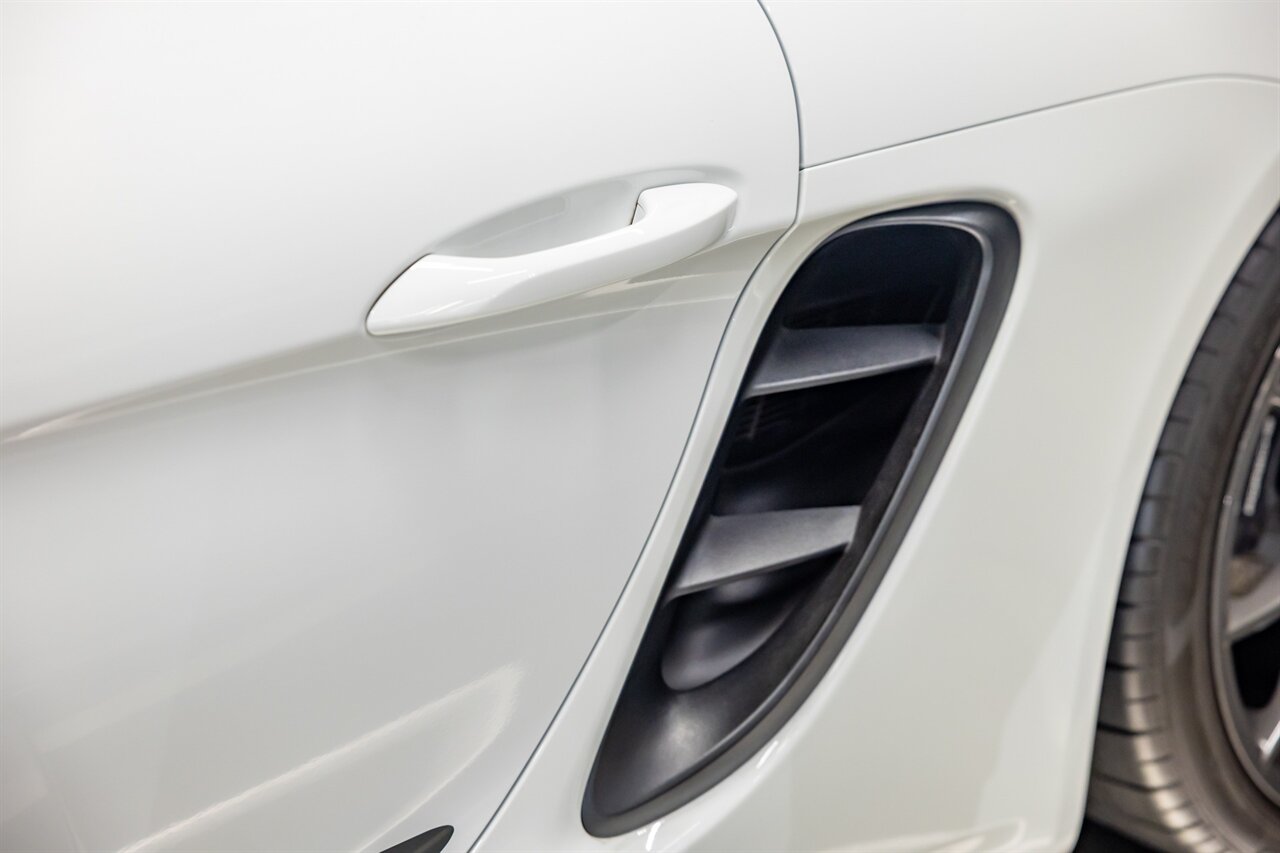 2021 Porsche 718 Cayman T   - Photo 18 - Springfield, MO 65802