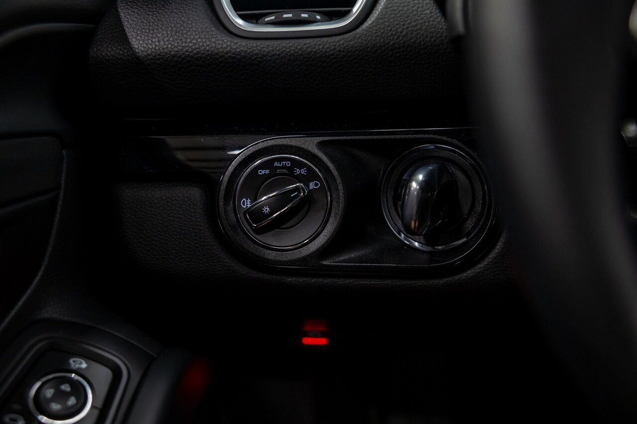 2021 Porsche 718 Cayman T   - Photo 33 - Springfield, MO 65802