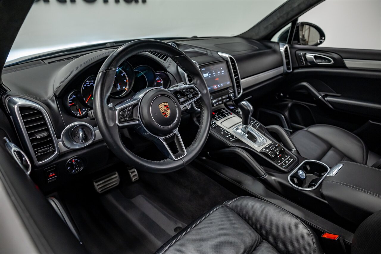 2018 Porsche Cayenne Turbo   - Photo 27 - Springfield, MO 65802