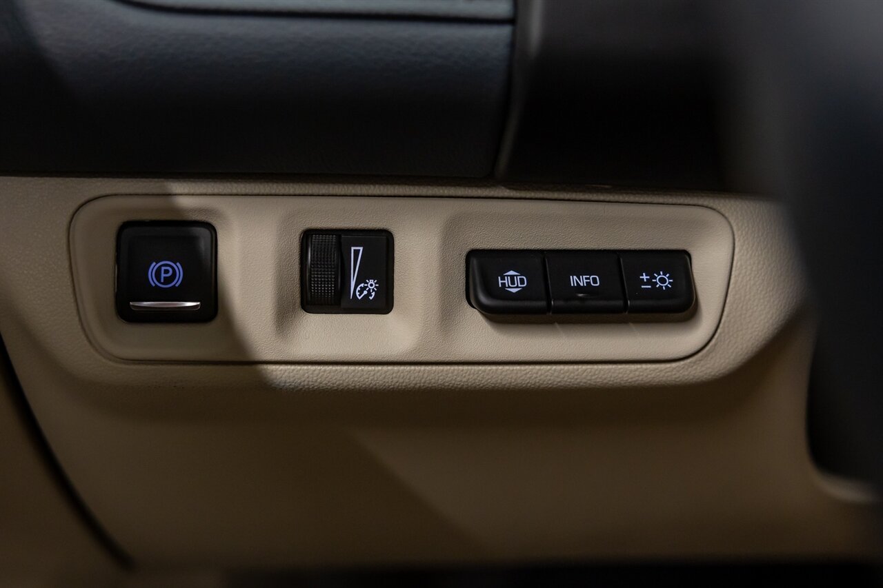 2023 GMC Acadia Denali   - Photo 34 - Springfield, MO 65802
