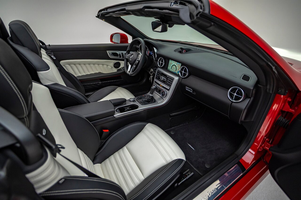 2016 Mercedes-Benz SLK SLK 350   - Photo 34 - Springfield, MO 65802