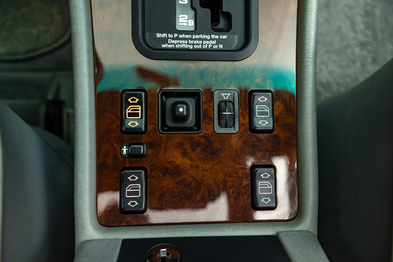 1991 Mercedes-Benz 560 SEL   - Photo 37 - Springfield, MO 65802