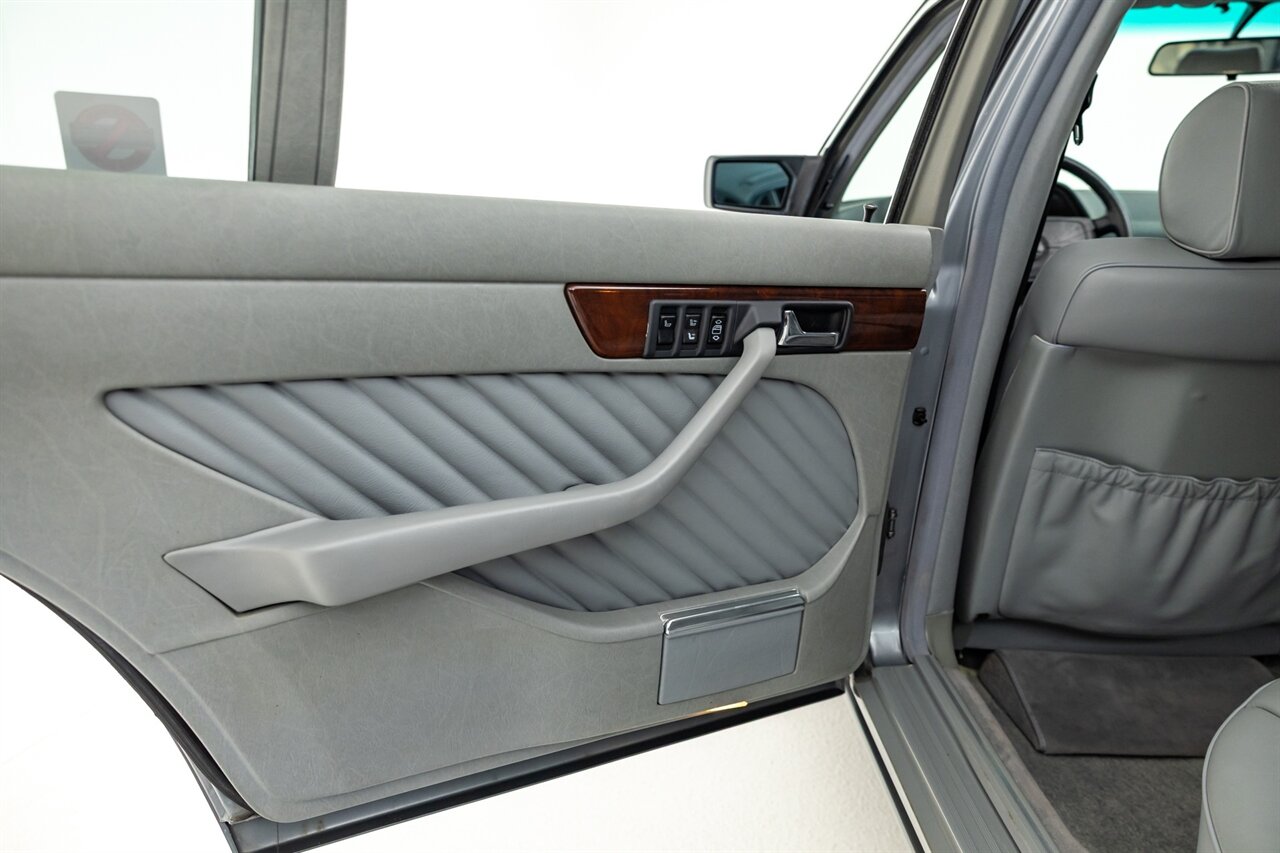 1991 Mercedes-Benz 560 SEL   - Photo 45 - Springfield, MO 65802