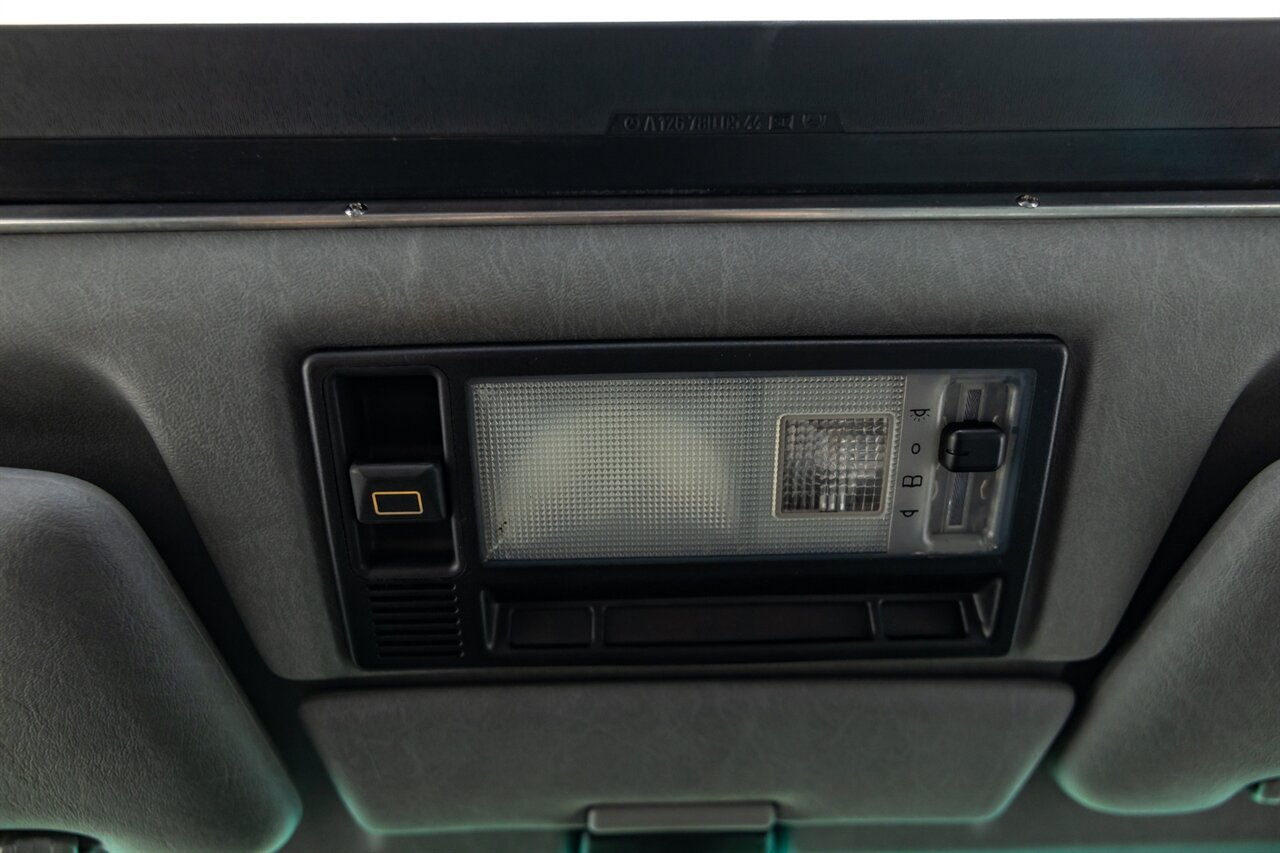 1991 Mercedes-Benz 560 SEL   - Photo 38 - Springfield, MO 65802