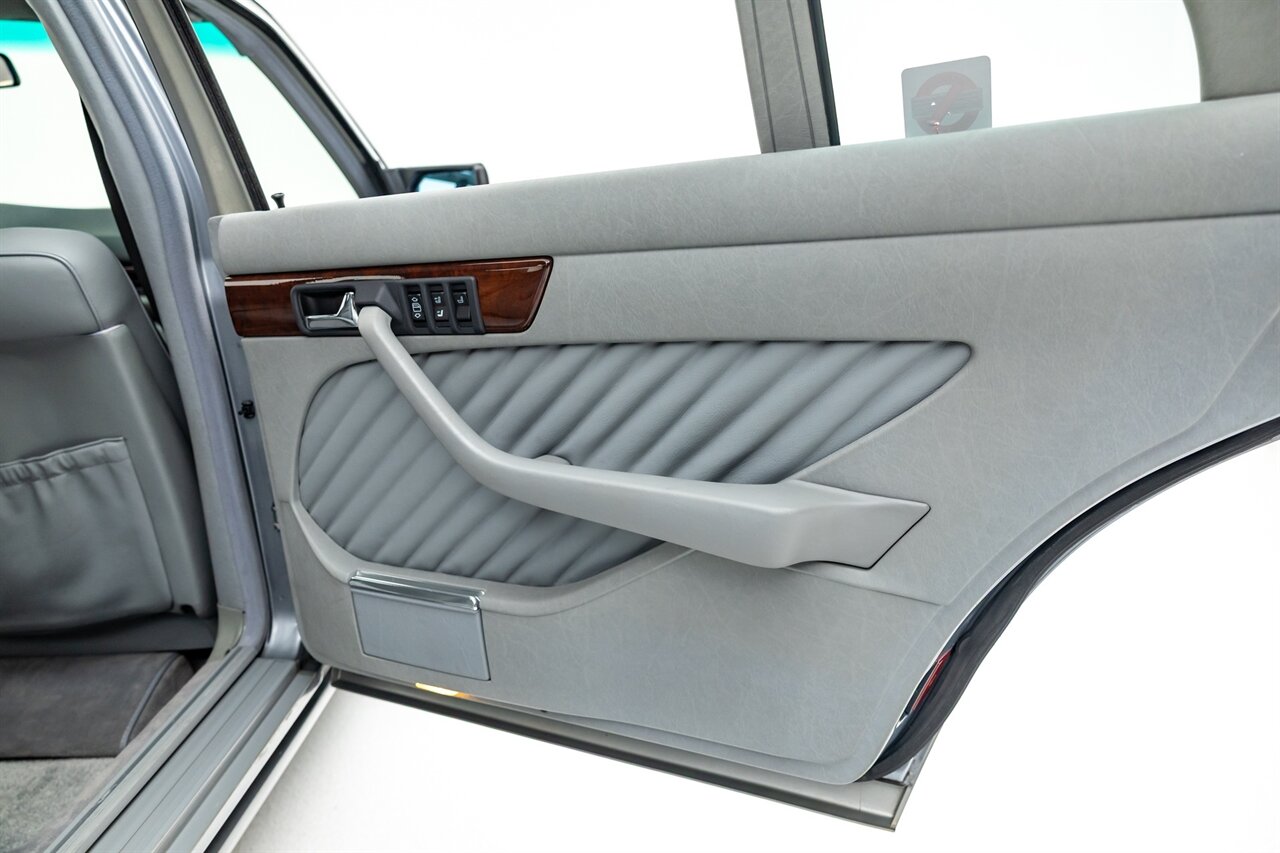 1991 Mercedes-Benz 560 SEL   - Photo 56 - Springfield, MO 65802