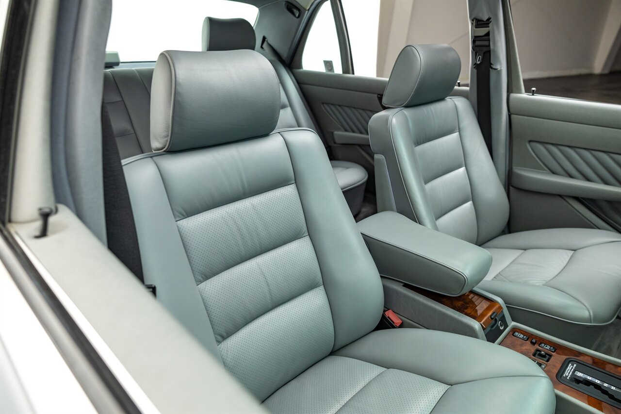 1991 Mercedes-Benz 560 SEL   - Photo 46 - Springfield, MO 65802