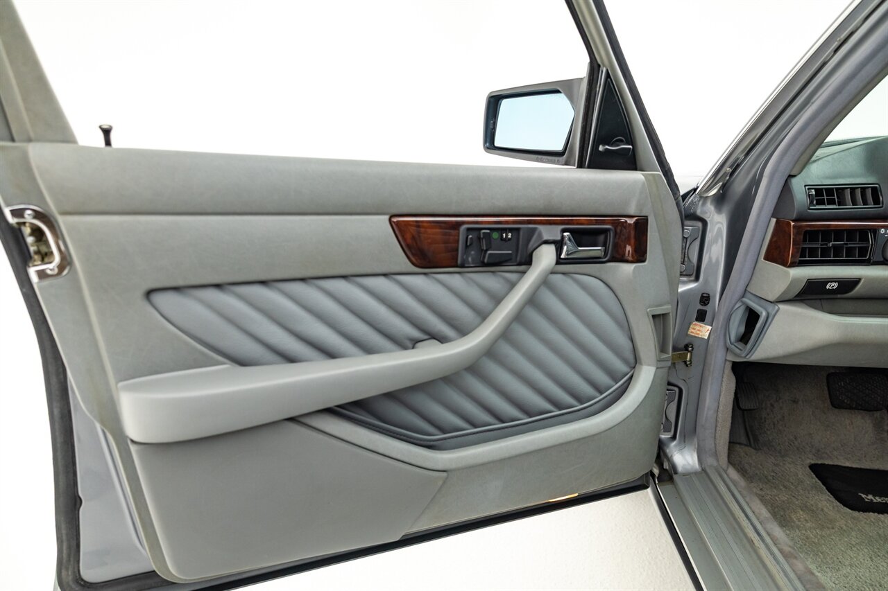 1991 Mercedes-Benz 560 SEL   - Photo 41 - Springfield, MO 65802