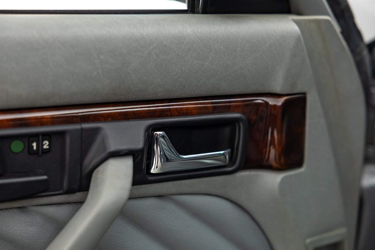 1991 Mercedes-Benz 560 SEL   - Photo 43 - Springfield, MO 65802