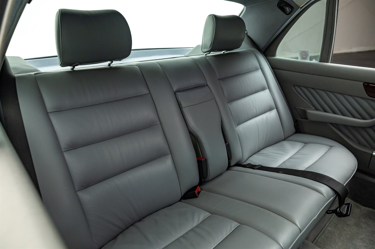 1991 Mercedes-Benz 560 SEL   - Photo 48 - Springfield, MO 65802