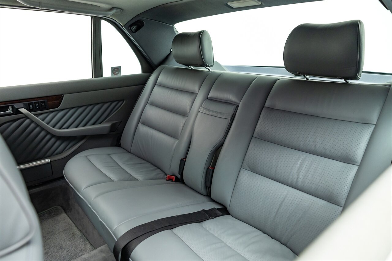 1991 Mercedes-Benz 560 SEL   - Photo 51 - Springfield, MO 65802