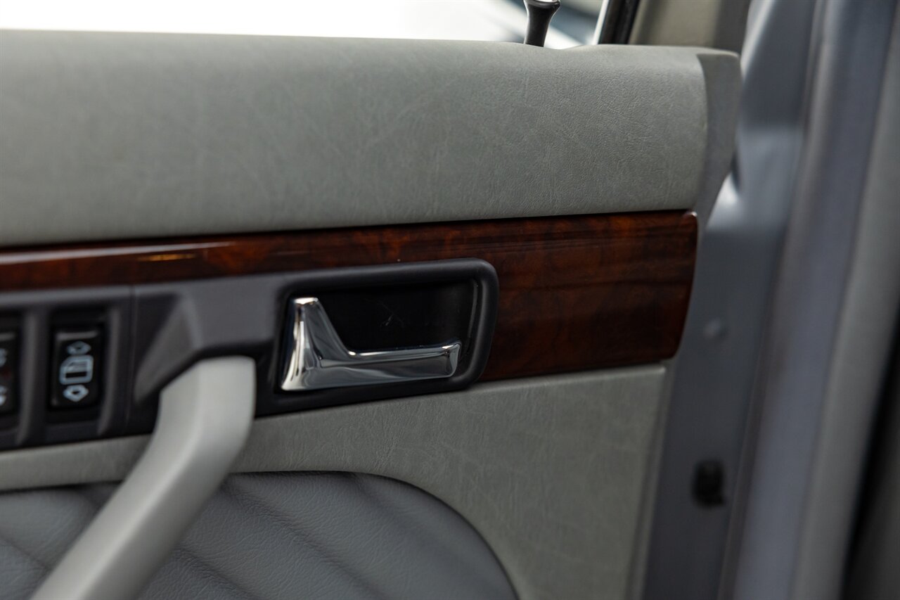 1991 Mercedes-Benz 560 SEL   - Photo 69 - Springfield, MO 65802