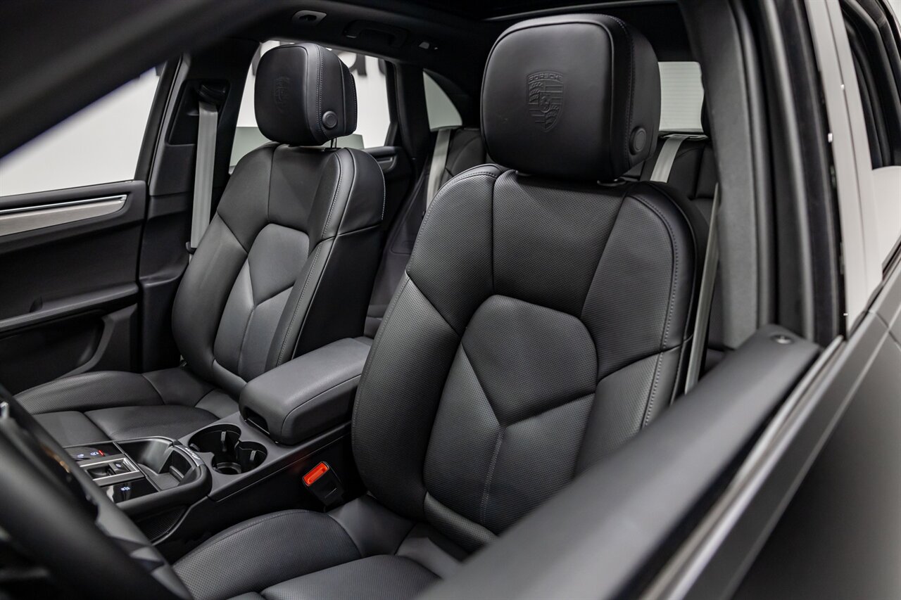 2023 Porsche Macan   - Photo 2 - Springfield, MO 65802