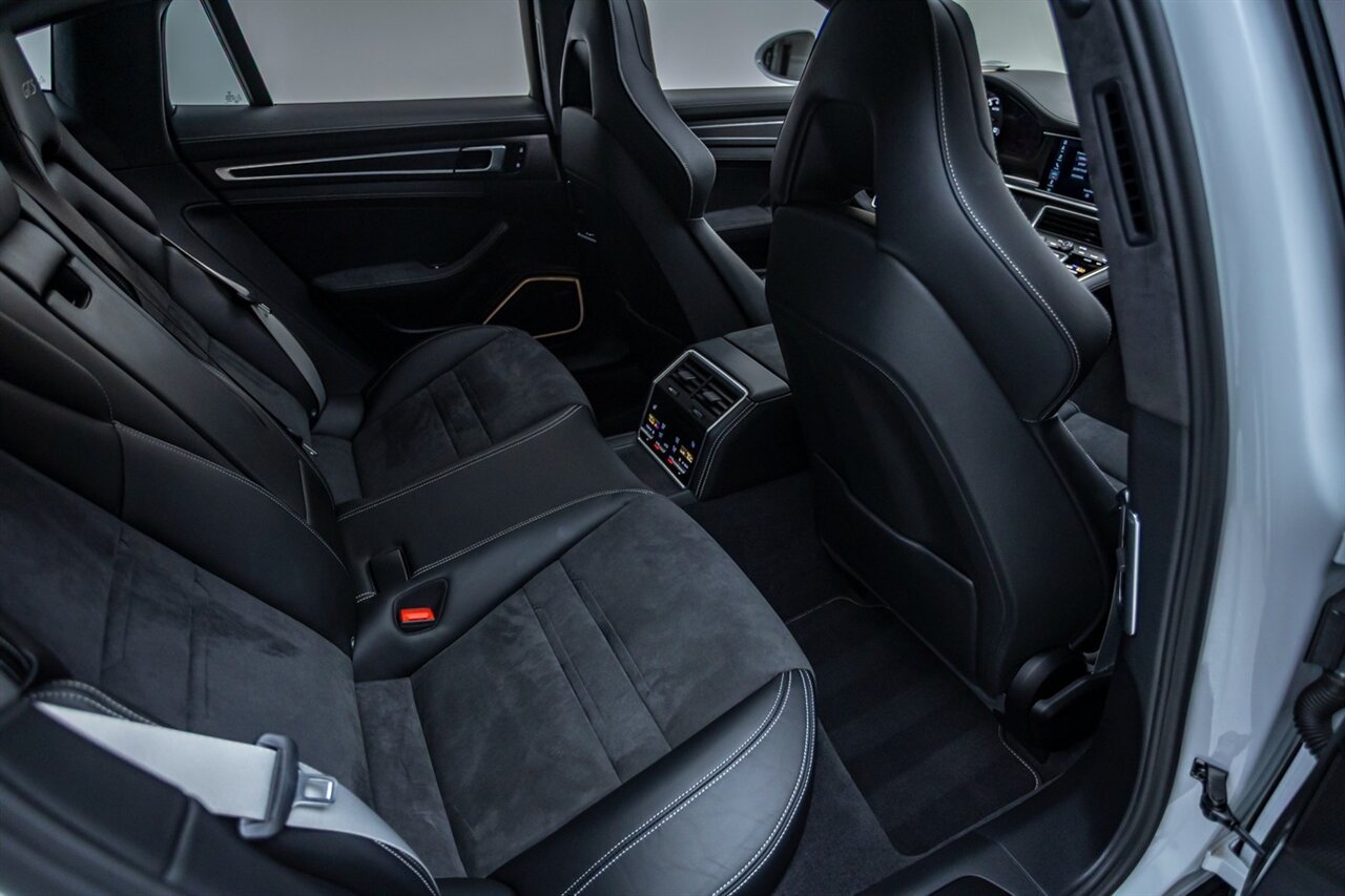 2020 Porsche Panamera GTS   - Photo 36 - Springfield, MO 65802