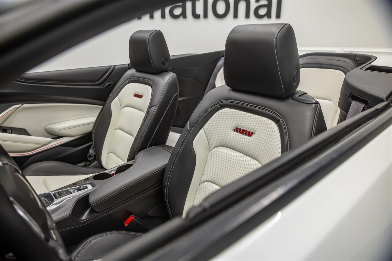 2017 Chevrolet Camaro SS   - Photo 2 - Springfield, MO 65802
