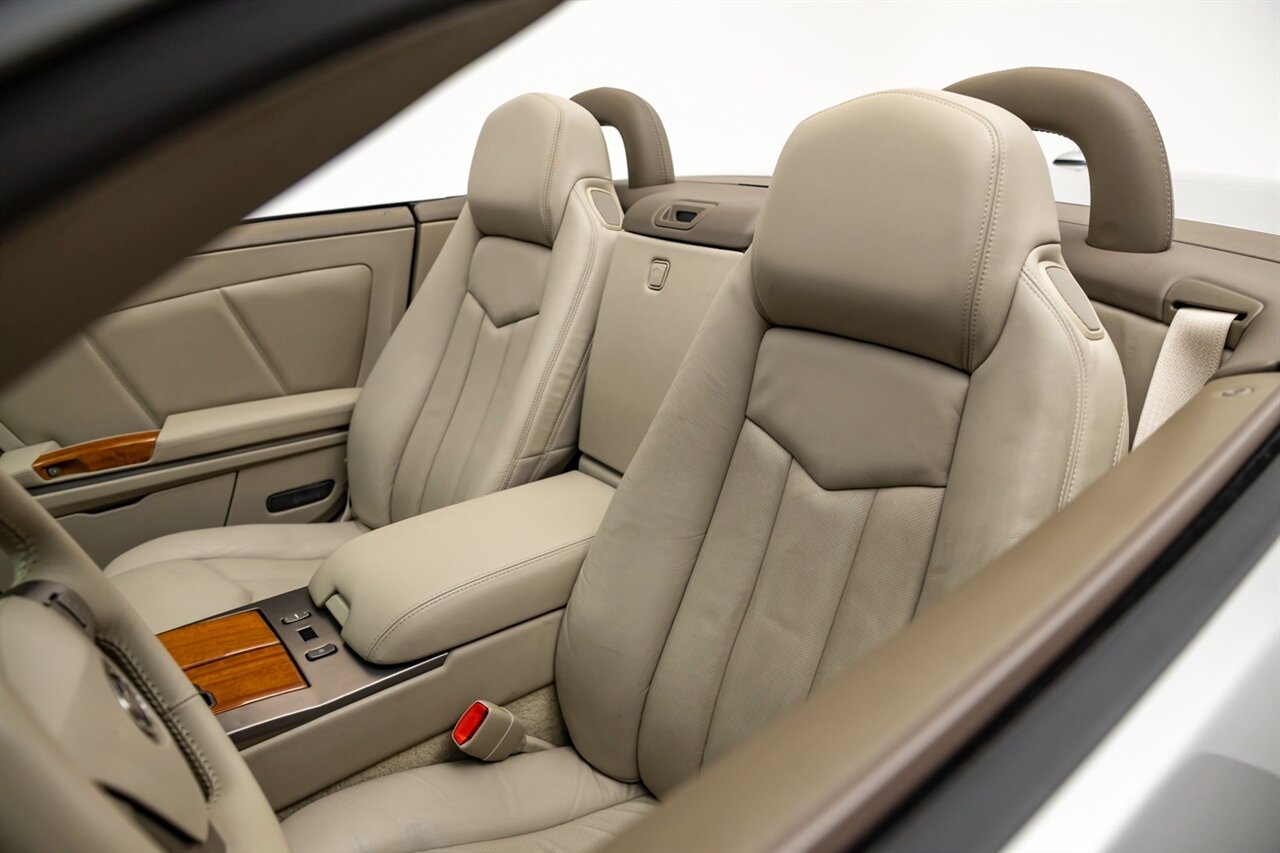 2005 Cadillac XLR   - Photo 2 - Springfield, MO 65802