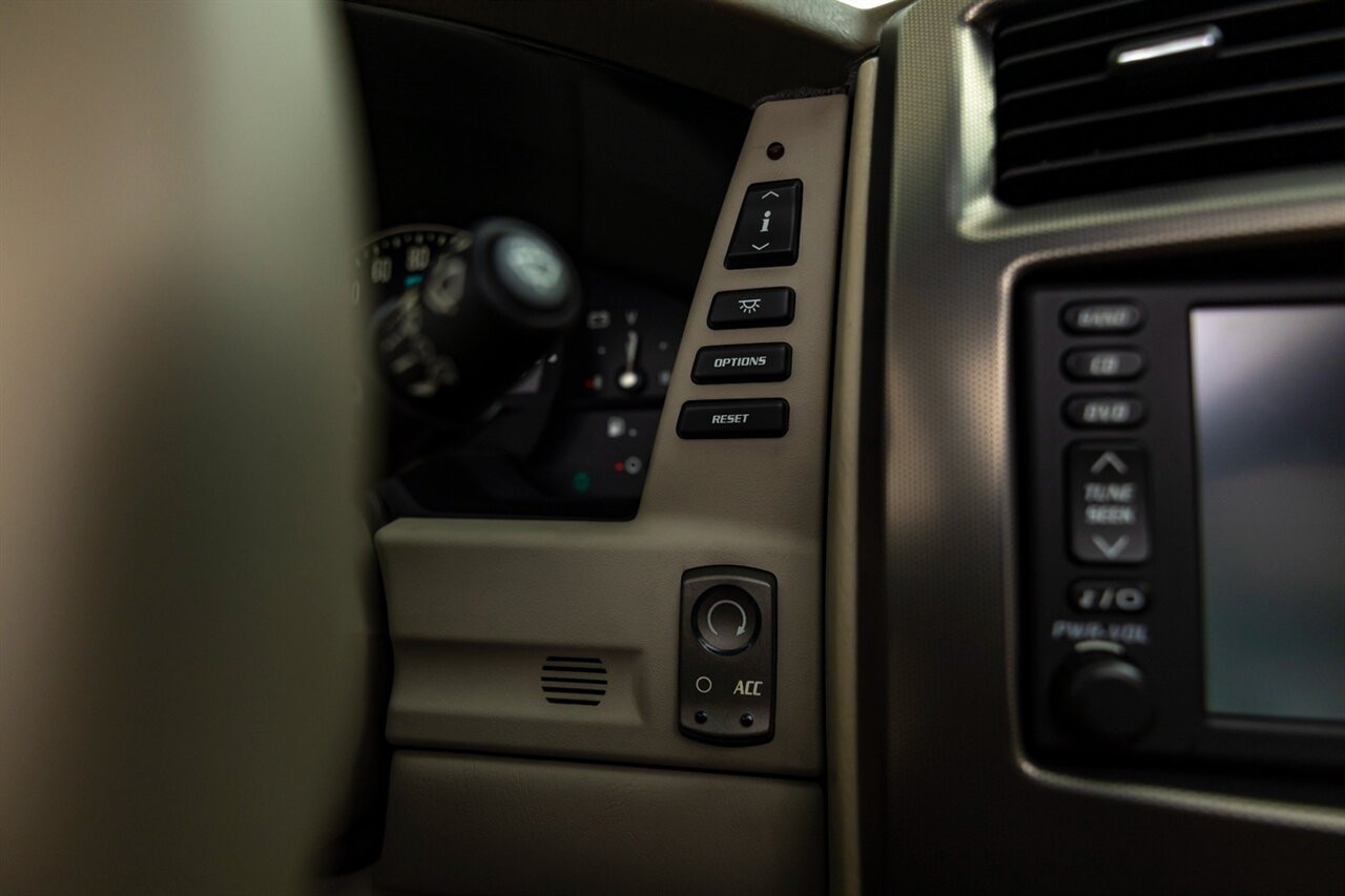 2005 Cadillac XLR   - Photo 49 - Springfield, MO 65802