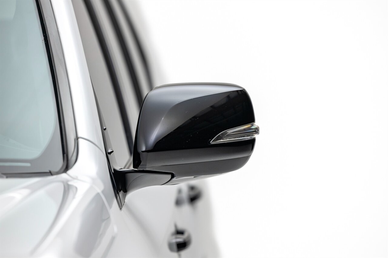 2021 Lexus LX 570 Three-Row   - Photo 8 - Springfield, MO 65802