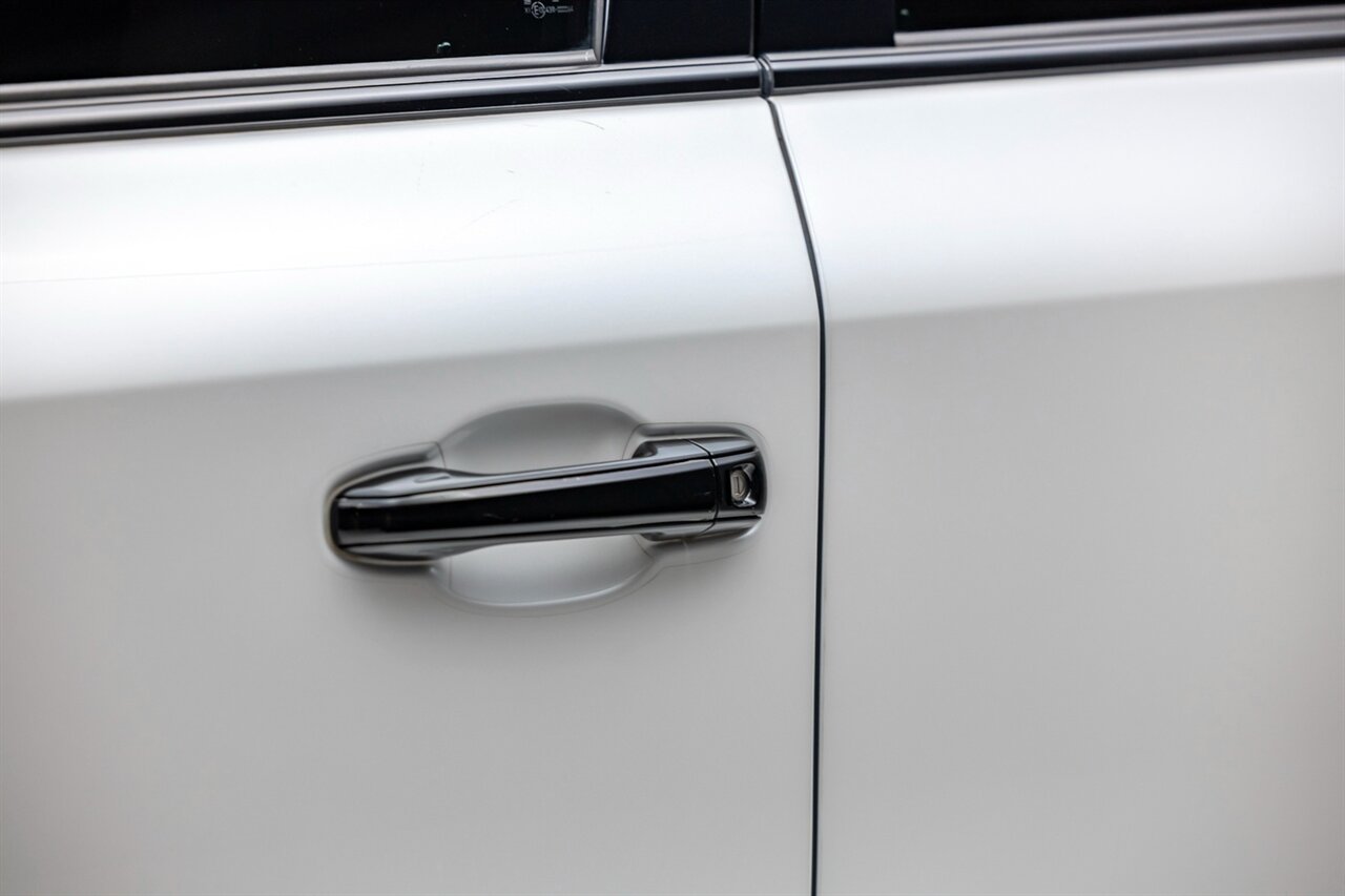 2021 Lexus LX 570 Three-Row   - Photo 11 - Springfield, MO 65802