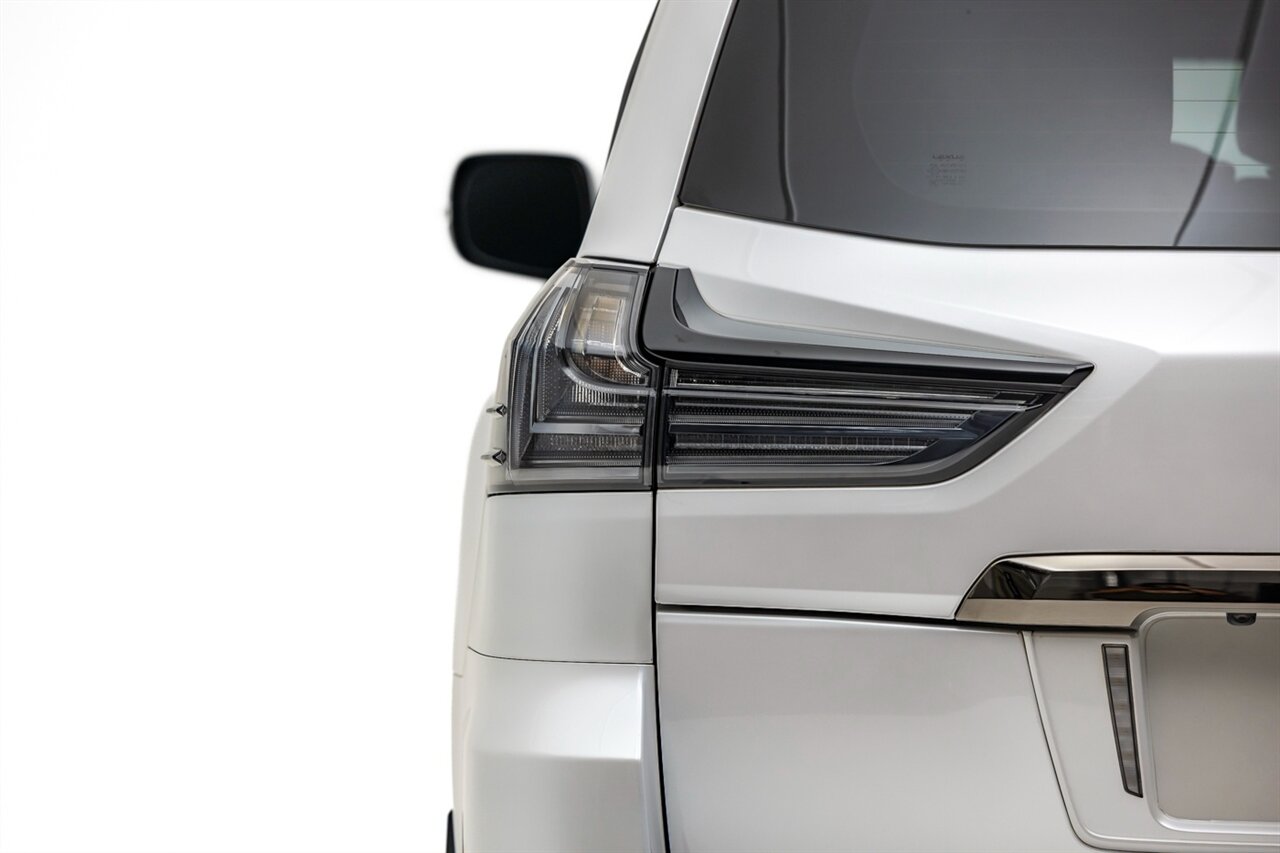 2021 Lexus LX 570 Three-Row   - Photo 16 - Springfield, MO 65802