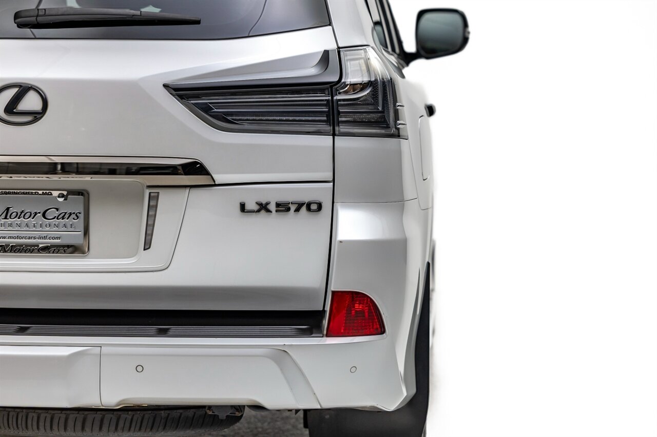 2021 Lexus LX 570 Three-Row   - Photo 18 - Springfield, MO 65802